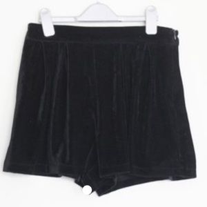 VINTAGE BLACK VELVET HIGH-WAISTED SHORTS